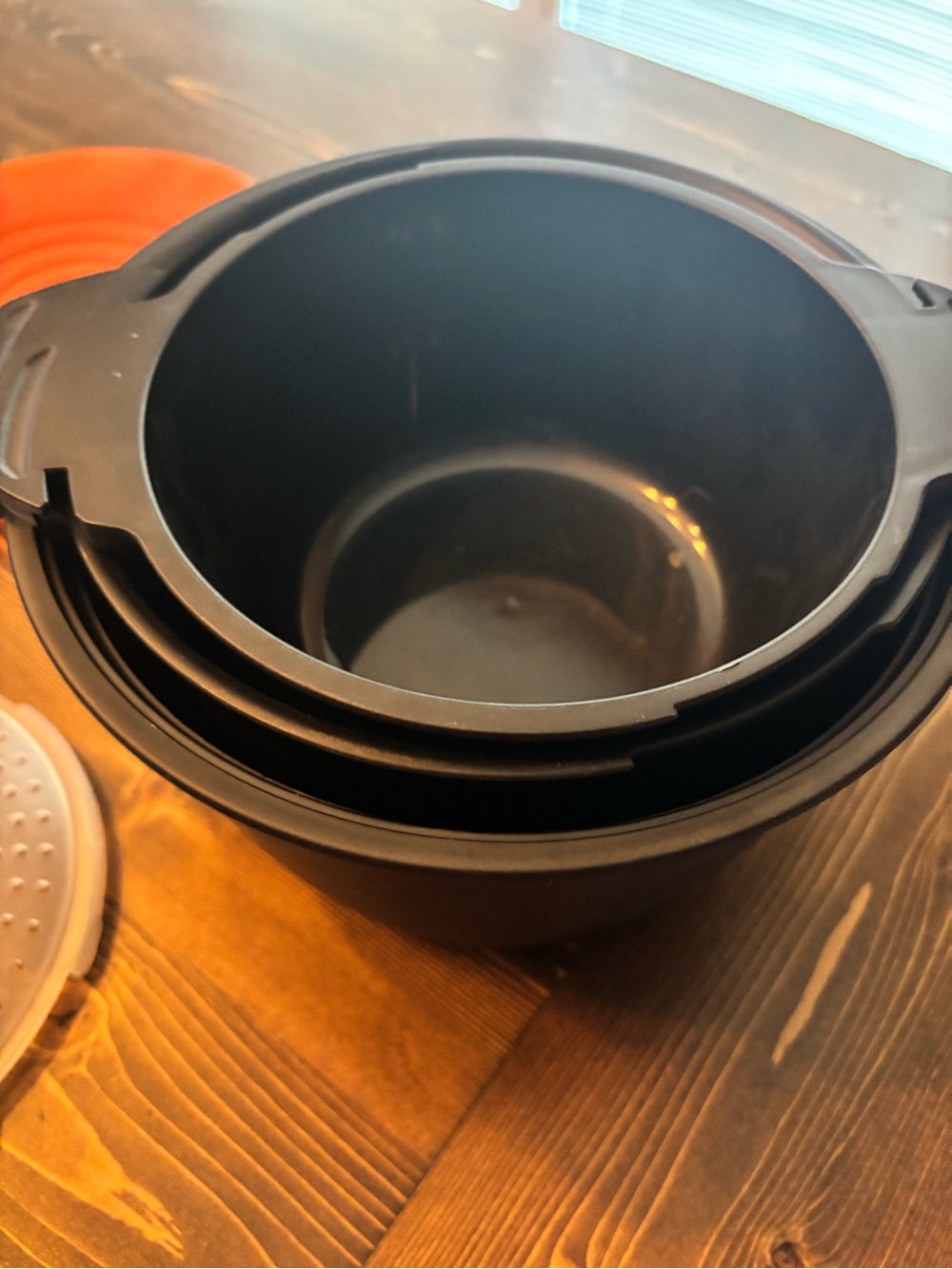 Pampered Chef Black Cookware Set with White Lids - Picture 11 of 12